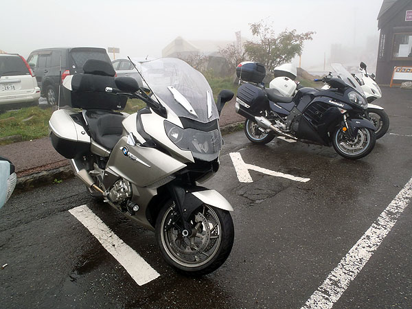 濃霧の白根山駐車場